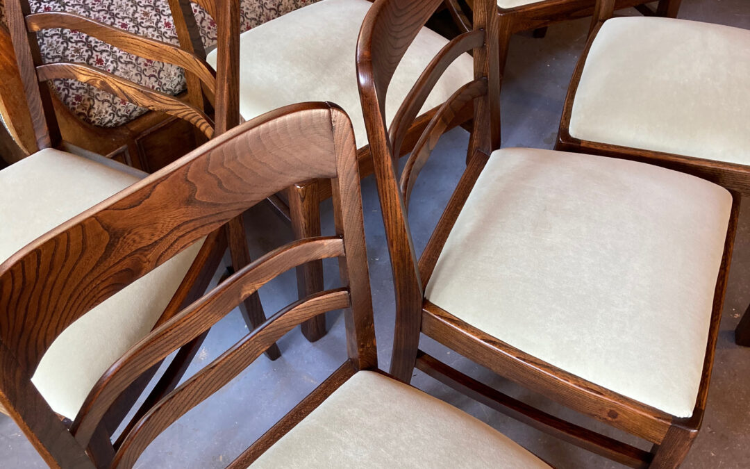 Jesionowe krzesła tapicerowane